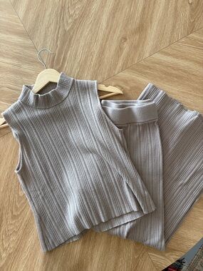 House of Harlow 1960 Ribbed Knit Sleeveless Top and Pants Set - Taupe